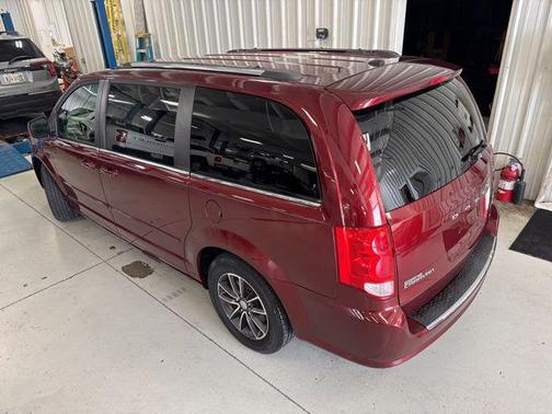 Octane Red Pearlcoat 2017 Dodge Grand Caravan SXT