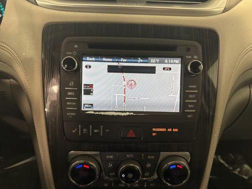 Silver Ice Metallic 2016 Chevrolet Traverse 2LT