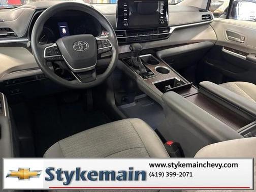 2021 Toyota Sienna LE