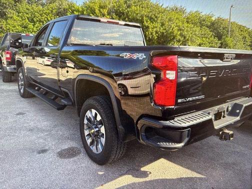Black 2022 Chevrolet Silverado 2500 Custom