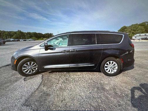 Granite Crystal Metallic Clearcoat 2018 Chrysler Pacifica Touring-L