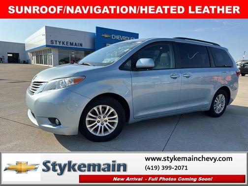 Sky Blue Pearl 2017 Toyota Sienna XLE