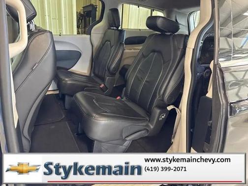 2022 Chrysler Pacifica Touring L