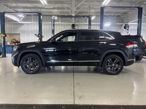 2022 Volkswagen Atlas Cross Sport 3.6L V6 SEL R-Line