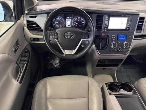 2019 Toyota Sienna XLE
