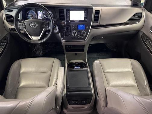 2019 Toyota Sienna XLE