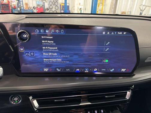 Mosaic Black Metallic 2026 Chevrolet Traverse LT