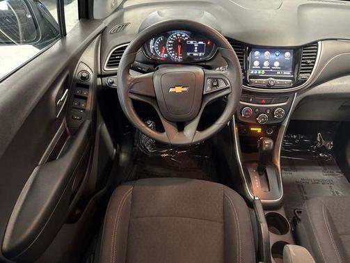 Mosaic Black Metallic 2020 Chevrolet Trax LS