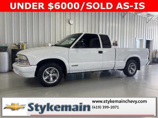 2000 Chevrolet S-10 Base