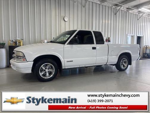 2000 Chevrolet S-10 Base