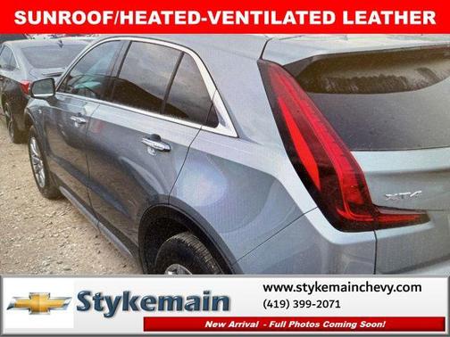 Argent Silver Metallic 2023 Cadillac XT4 Premium Luxury