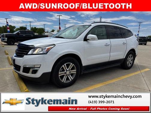 Summit White 2017 Chevrolet Traverse 1LT