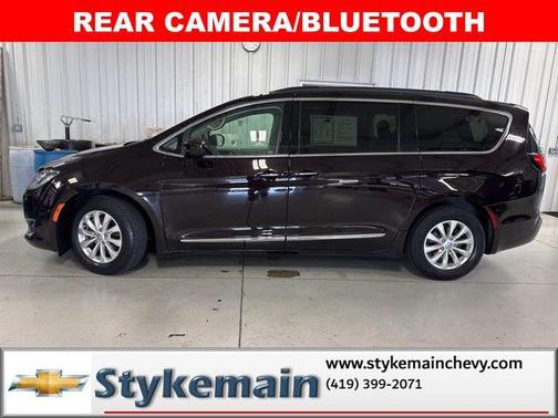 Dark Cordovan Pearlcoat 2017 Chrysler Pacifica Touring-L
