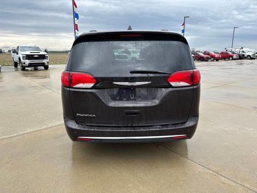 Dark Cordovan Pearlcoat 2017 Chrysler Pacifica Touring-L