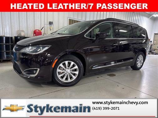 Dark Cordovan Pearlcoat 2017 Chrysler Pacifica Touring-L