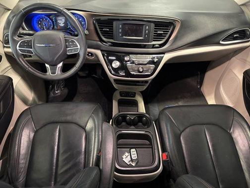 Dark Cordovan Pearlcoat 2017 Chrysler Pacifica Touring-L