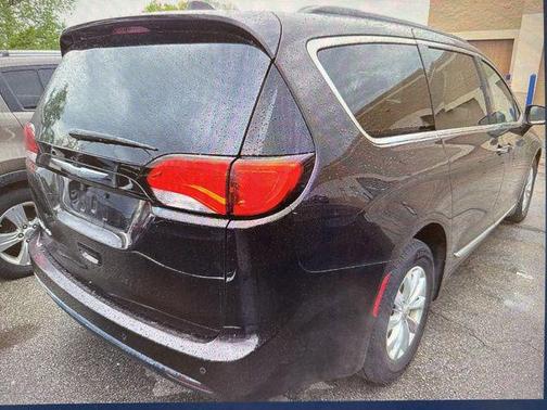 Dark Cordovan Pearlcoat 2017 Chrysler Pacifica Touring-L
