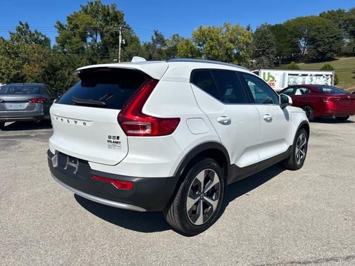 2023 Volvo XC40 B5 AWD Plus Bright