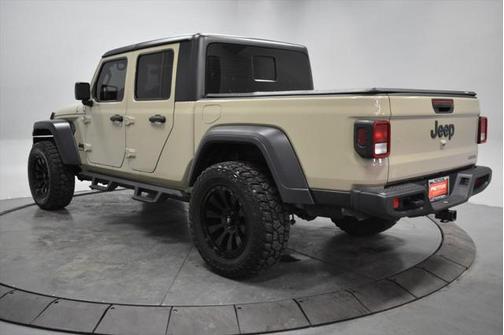 Photo 5 of 36 of 2020 Jeep Gladiator Sport