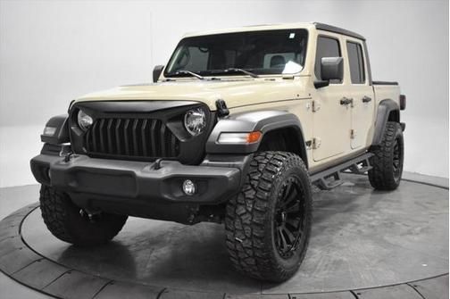 Photo 3 of 36 of 2020 Jeep Gladiator Sport