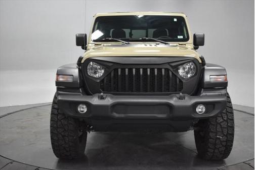 Photo 2 of 36 of 2020 Jeep Gladiator Sport