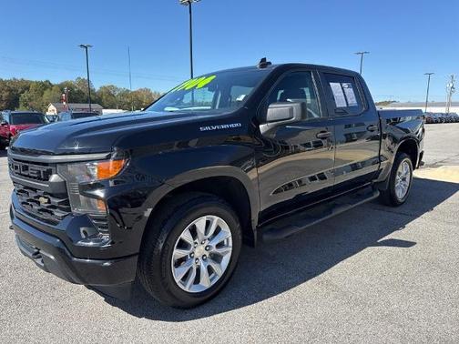 2022 Chevrolet Silverado 1500 CUSTOM