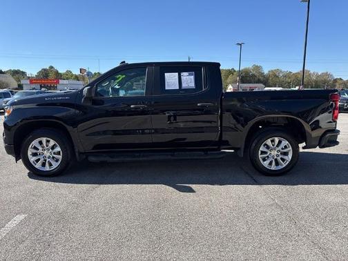 2022 Chevrolet Silverado 1500 CUSTOM