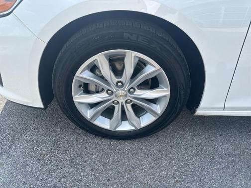 Summit White 2024 Chevrolet Malibu LT W/1LT