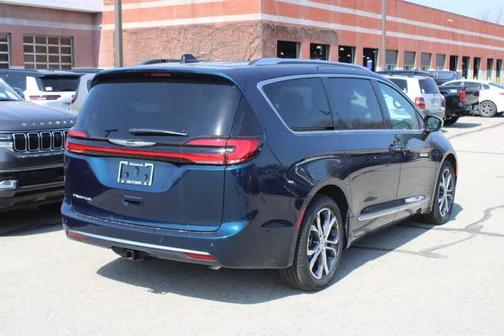 2025 Chrysler Pacifica Pinnacle