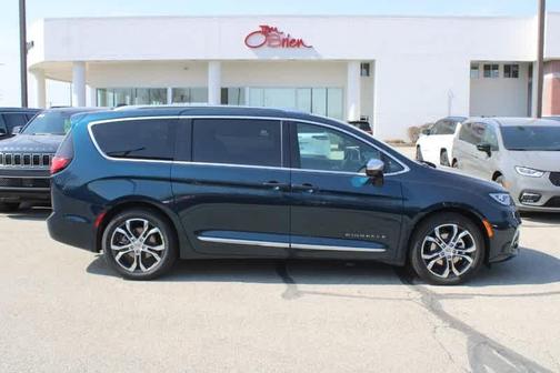 2025 Chrysler Pacifica Pinnacle