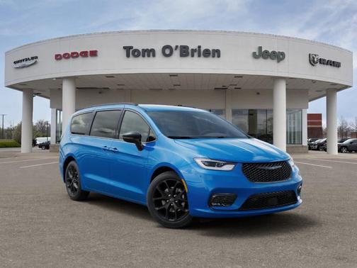 Hydro Blue Pearl 2026 Chrysler Pacifica Select