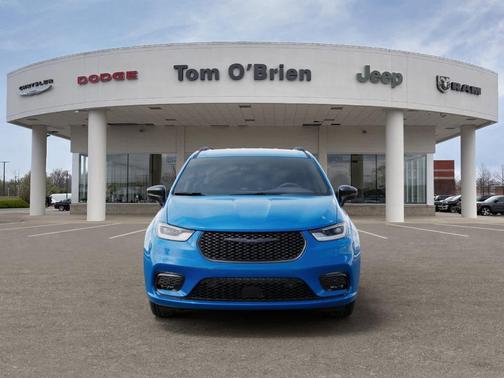 Hydro Blue Pearl 2026 Chrysler Pacifica Select