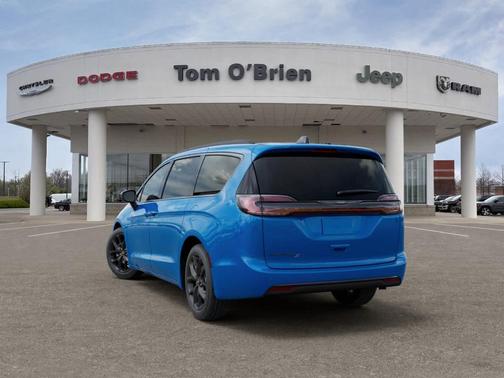 Hydro Blue Pearl 2026 Chrysler Pacifica Select