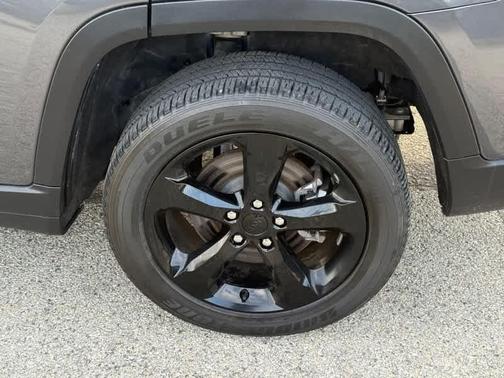 Metallic 2023 Jeep Grand Cherokee L Laredo