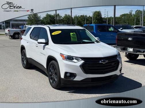 Iridescent Pearl Tricoat 2020 Chevrolet Traverse RS
