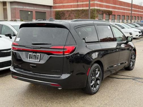 2026 Chrysler Pacifica Limited