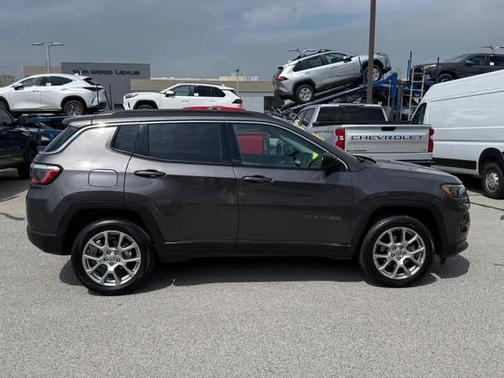 2022 Jeep Compass Latitude Lux