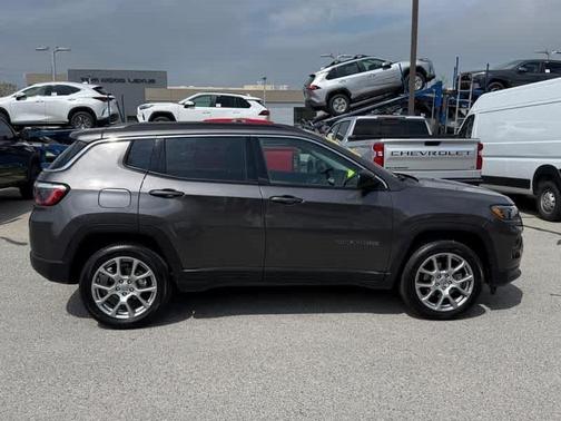 2022 Jeep Compass Latitude Lux