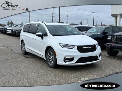 2025 Chrysler Pacifica Hybrid Pinnacle