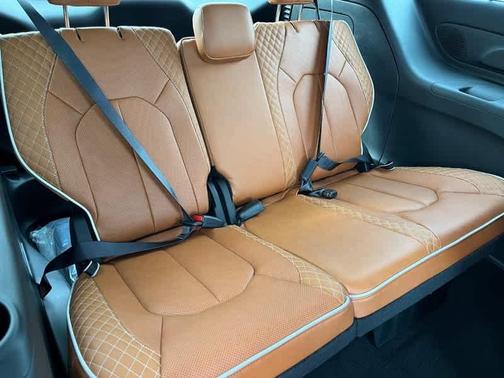 2025 Chrysler Pacifica Hybrid Pinnacle
