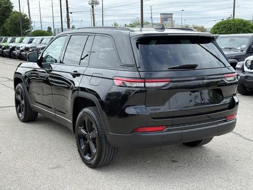 Diamond Black 2024 Jeep Grand Cherokee Laredo