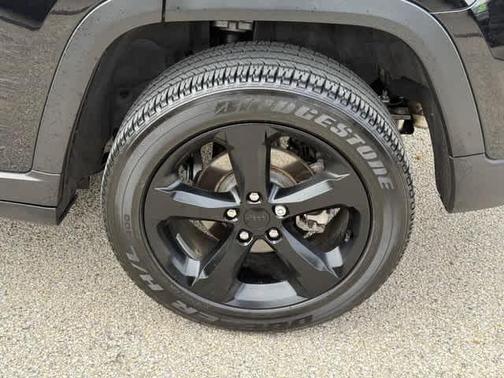 Diamond Black 2024 Jeep Grand Cherokee Laredo