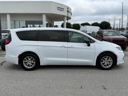 2024 Chrysler Pacifica Touring-L
