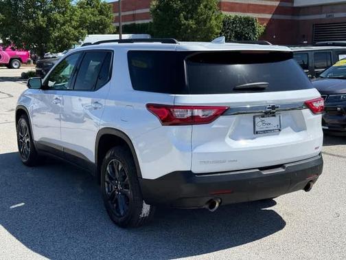 Iridescent Pearl Tricoat 2020 Chevrolet Traverse RS