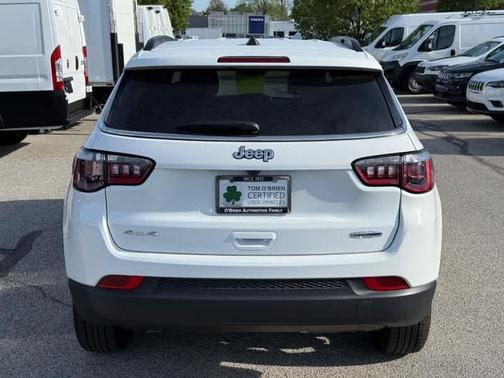 Bright White Clearcoat 2025 Jeep Compass Latitude