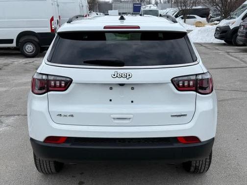Bright White Clearcoat 2025 Jeep Compass Latitude