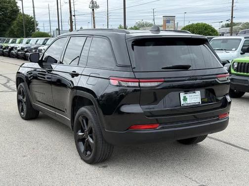 Diamond Black 2024 Jeep Grand Cherokee Laredo