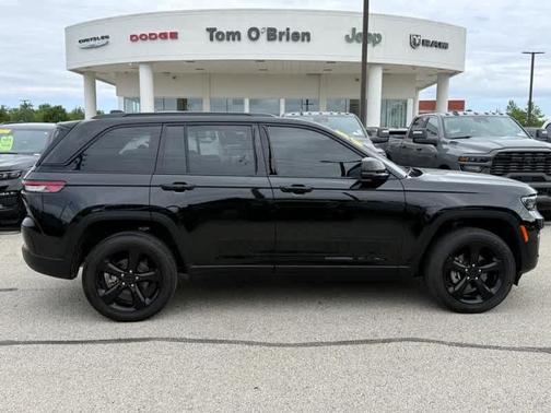 Diamond Black 2024 Jeep Grand Cherokee Laredo