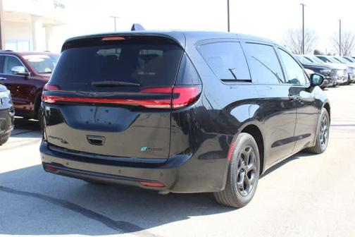 2022 Chrysler Pacifica Hybrid Touring L