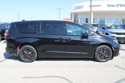 2022 Chrysler Pacifica Hybrid Touring L
